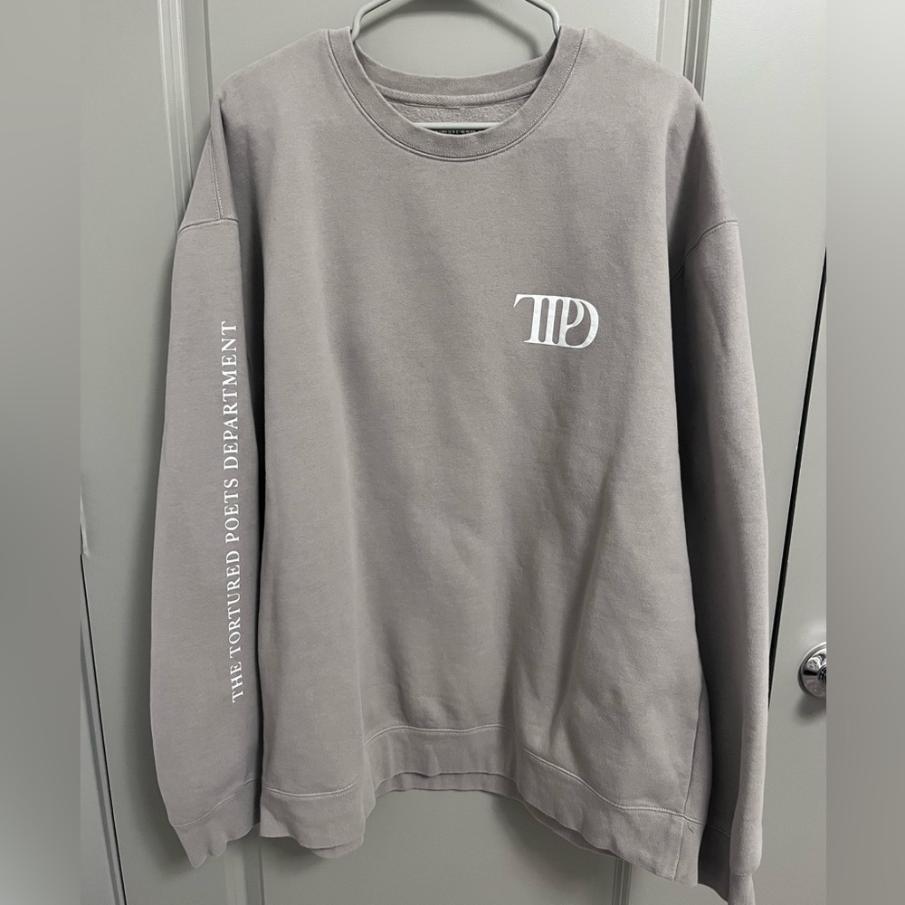 Taylor Swift THE TORTURED POETS
DEPARTMENT BEIGE CREWNECK